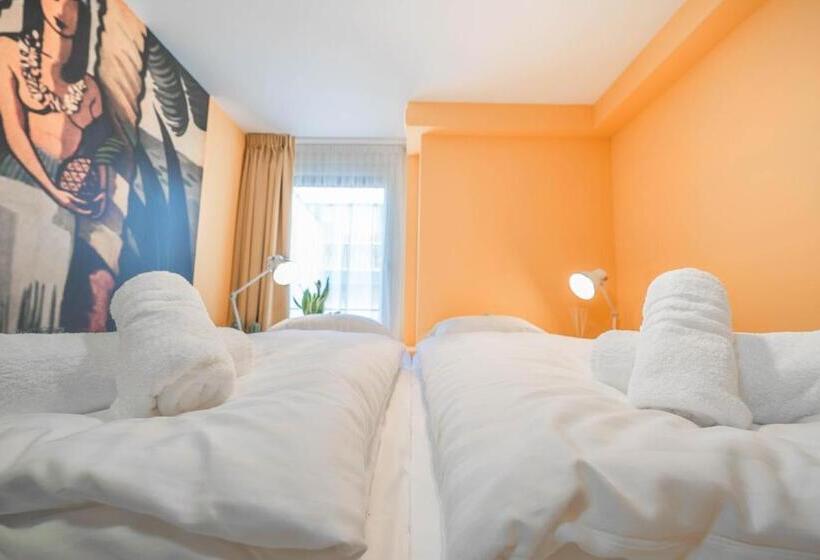 이코노미 룸, Pink Flamingo Boutique Hostel