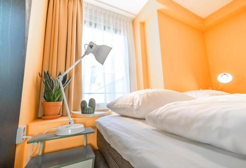이코노미 룸, Pink Flamingo Boutique Hostel