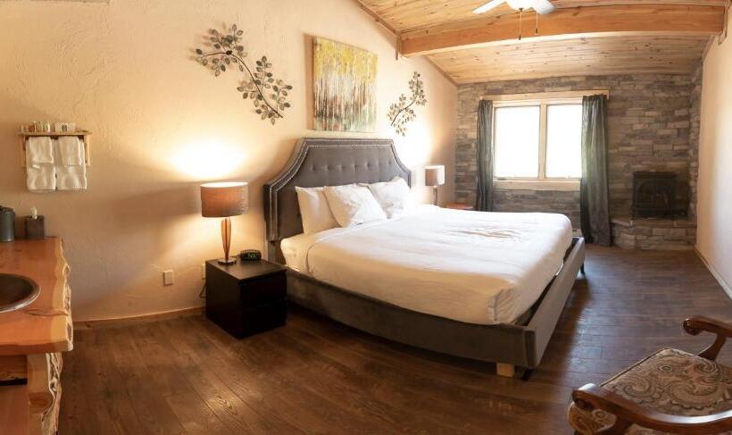 キングサイズベッドのデラックスルーム, Arrowhead Mountain Lodge