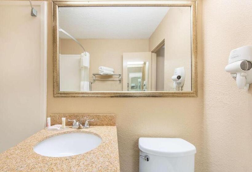 Номер Стандарт 2 Двуспальные Кровати, Howard Johnson By Wyndham Historic Lake Charles