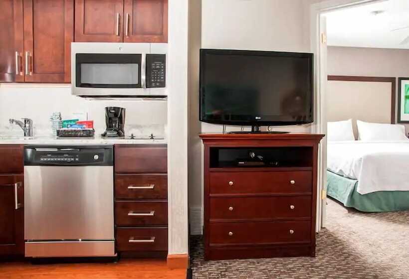 Suite, Poplar Inn And Suites