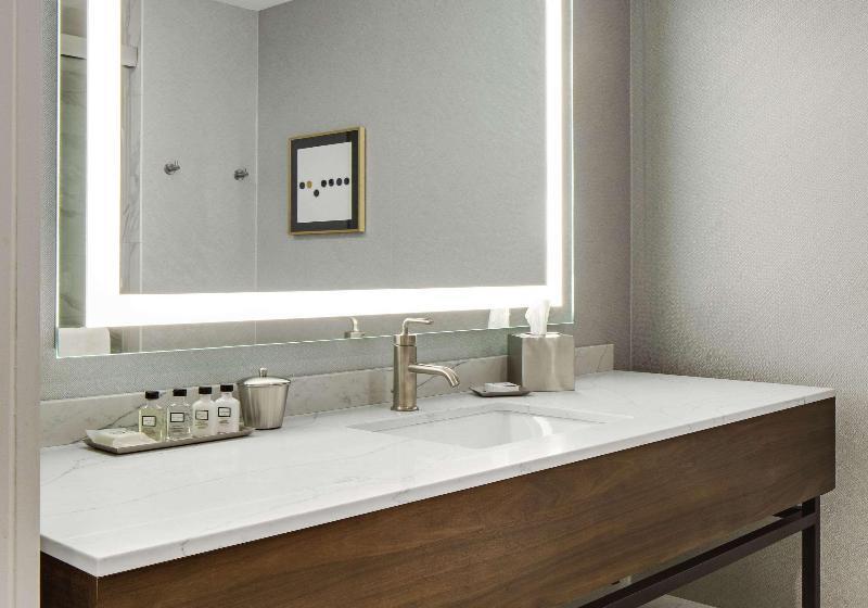 اتاق استاندارد با تخت بزرگ, The Sire Hotel Lexington, Tapestry Collection By Hilton
