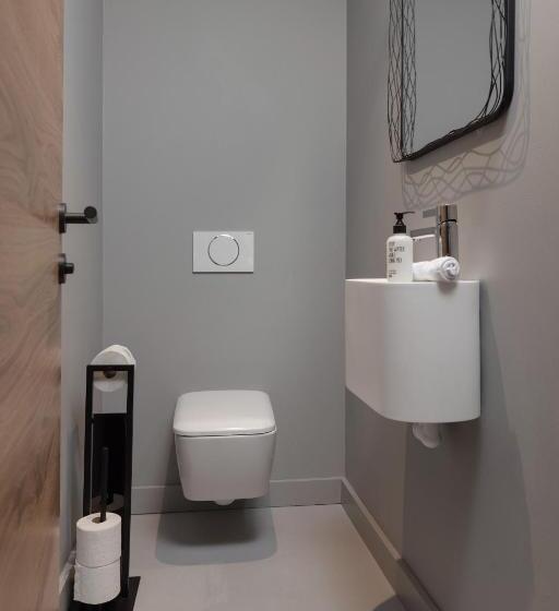 Апартаменты 1 Спальня Вид на Бассейн, Going Triple A Apartments West