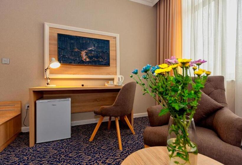 اتاق لوکس سه تخته, Golden City Hotel Baku