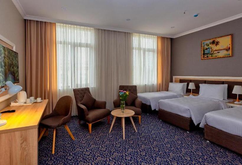 اتاق لوکس سه تخته, Golden City Hotel Baku