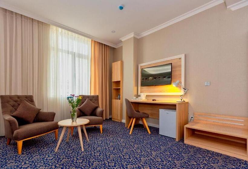 اتاق لوکس سه تخته, Golden City Hotel Baku