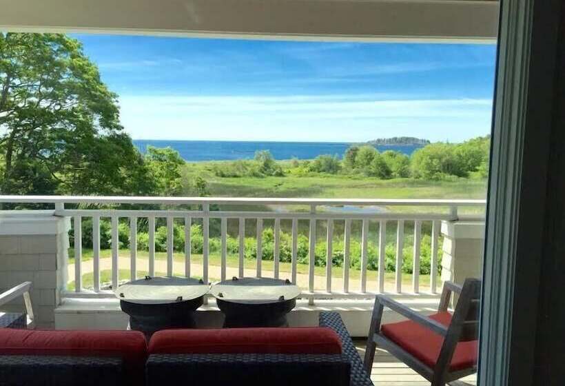 Люкс, Inn By The Sea