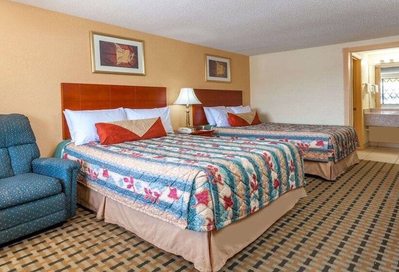 Номер Стандарт 2 Двуспальные Кровати, Knights Inn  Seymour In
