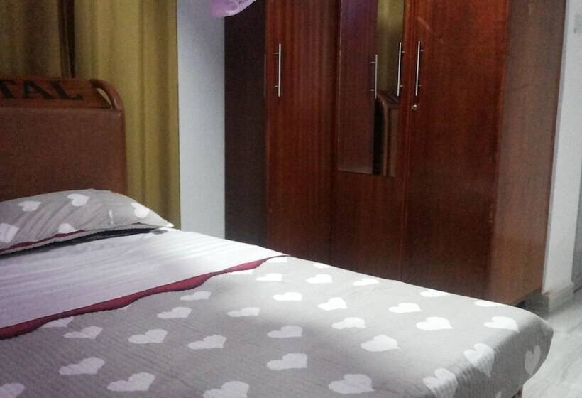 اتاق اجرایی, Continental Hotel Gulu