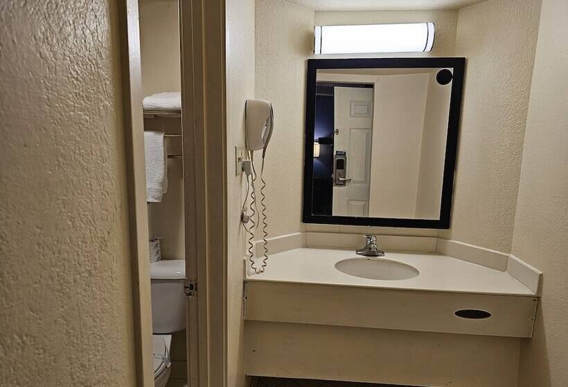 Номер Стандарт 2 Двуспальные Кровати, Knights Inn   Lithonia