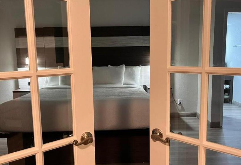 سوئیت با تخت بزرگ, La Quinta Inn Lexington Horse Park