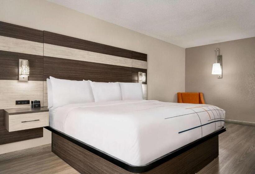 اتاق لوکس با تخت بزرگ, La Quinta Inn Lexington Horse Park
