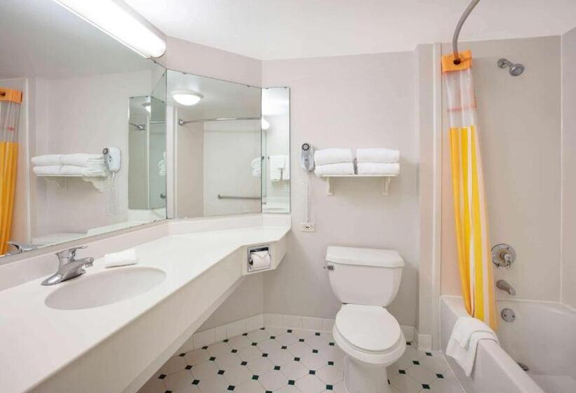 Номер Executive Кровать Кинг, La Quinta Inn & Suites By Wyndham Ocala