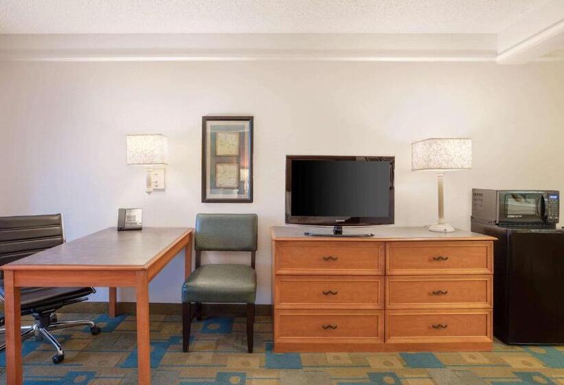 Номер Стандарт Кровать Кинг Адаптированный для Инвалидов, La Quinta Inn & Suites By Wyndham Ocala