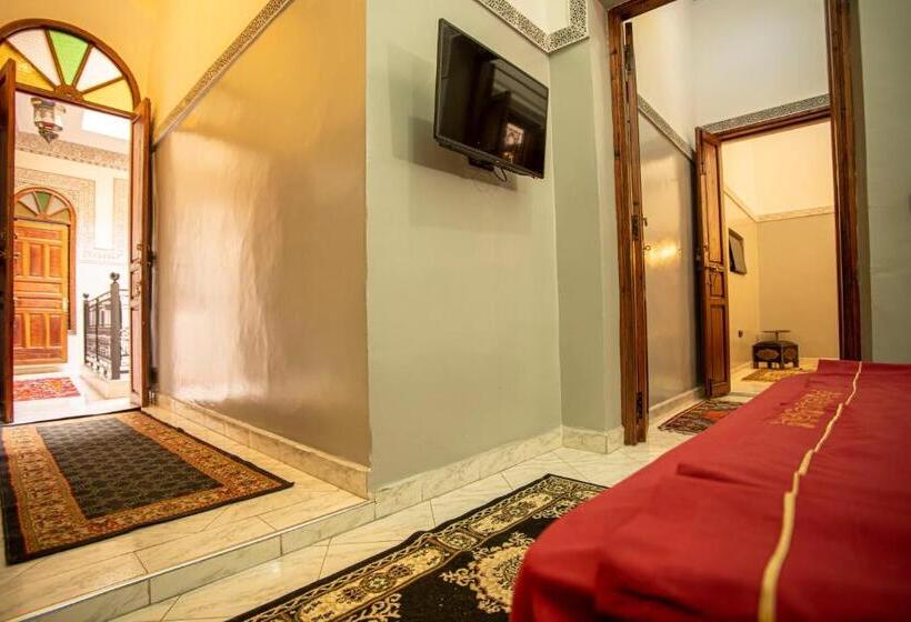 اتاق خانوادگی, Riad Aymane