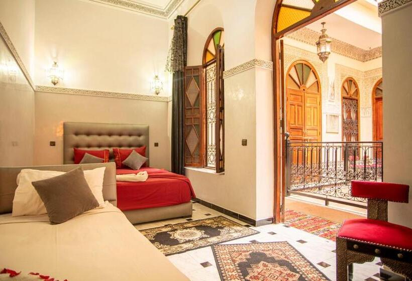 اتاق استاندارد سه نفره, Riad Aymane