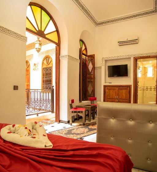 اتاق استاندارد سه نفره, Riad Aymane