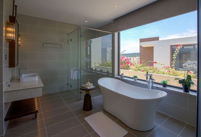 ویلای 4 خوابه, Wyndham Grand Kn Paradise Cam Ranh
