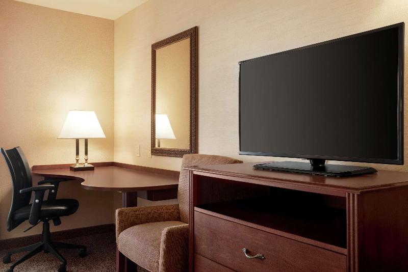 带大床的标准间, Doubletree By Hilton Los Angeles  Norwalk