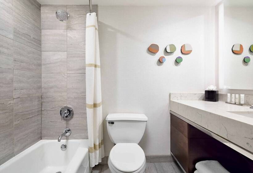 اتاق استاندارد با 2 تخت دوبل, New York Laguardia Airport Marriott