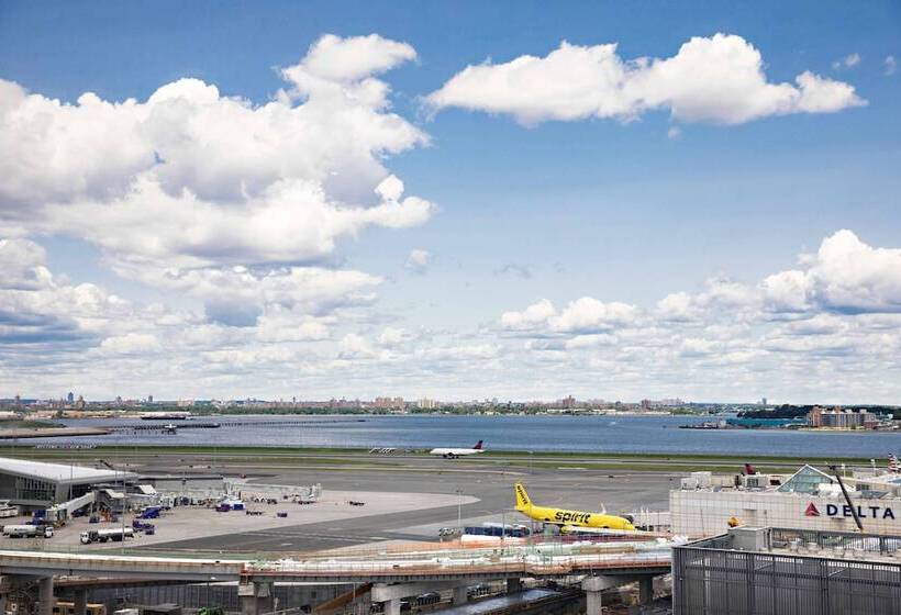 اتاق استاندارد با 2 تخت دوبل, New York Laguardia Airport Marriott