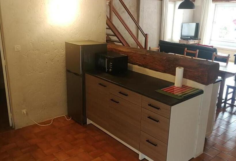 Номер Стандарт Трехместный, Logis De Chenac   Chambres Et Table D Hôtes