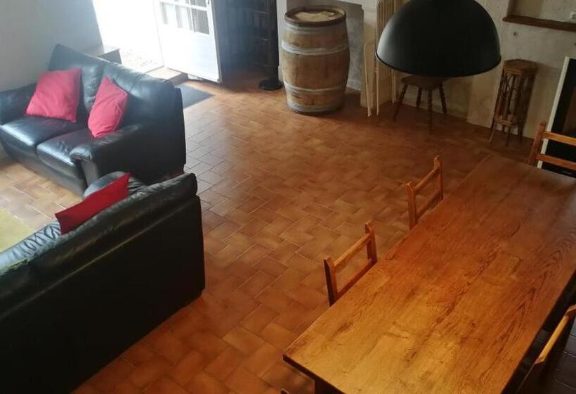 Номер Стандарт Трехместный, Logis De Chenac   Chambres Et Table D Hôtes