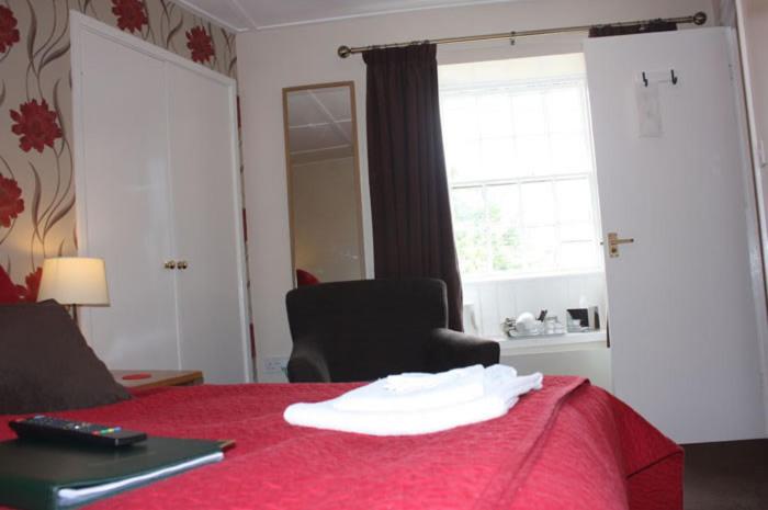 Семейный Номер, Red Lion Inn