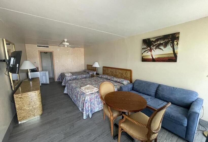 اتاق استاندارد سه نفره, Landmark Motel