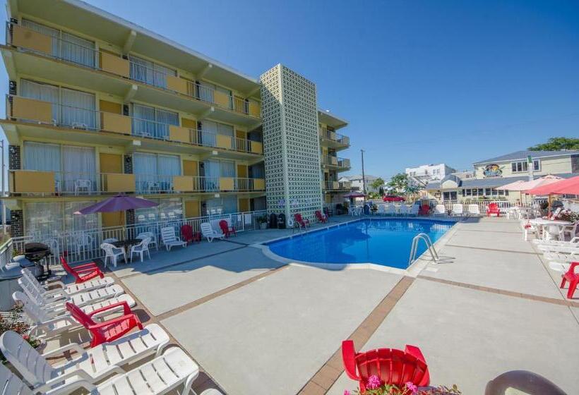 اتاق استاندارد سه نفره, Landmark Motel