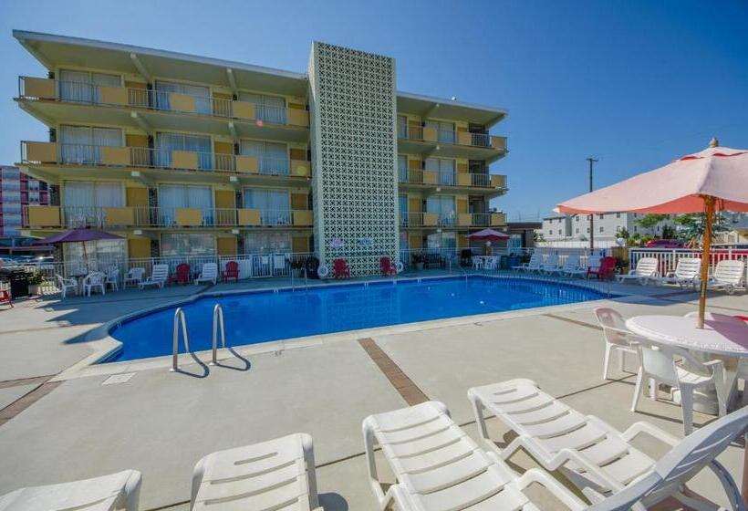 اتاق استاندارد سه نفره, Landmark Motel