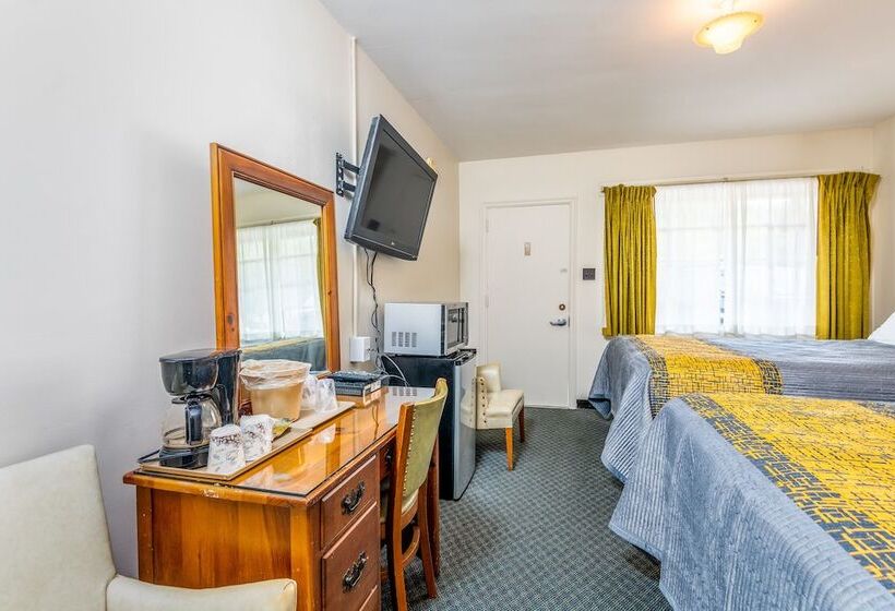 Номер Стандарт 2 Двуспальные Кровати, Parkway Inn