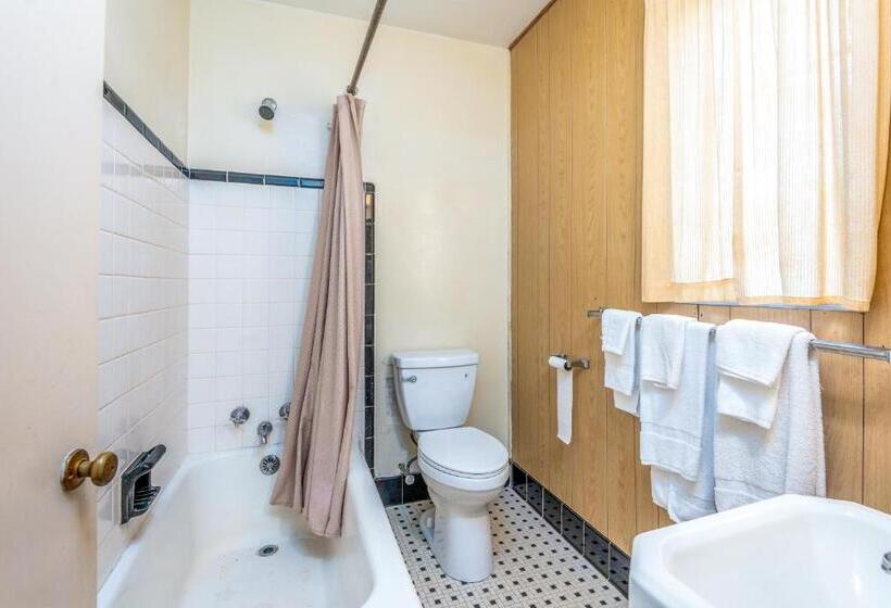 Номер Стандарт, Parkway Inn