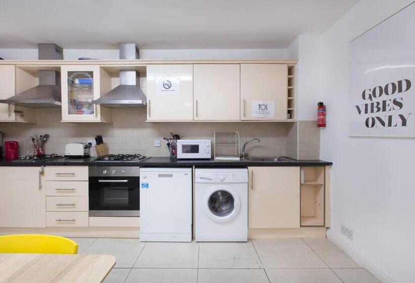 Номер Стандарт, Tooting Broadway Studios & Rooms By Dc London Rooms