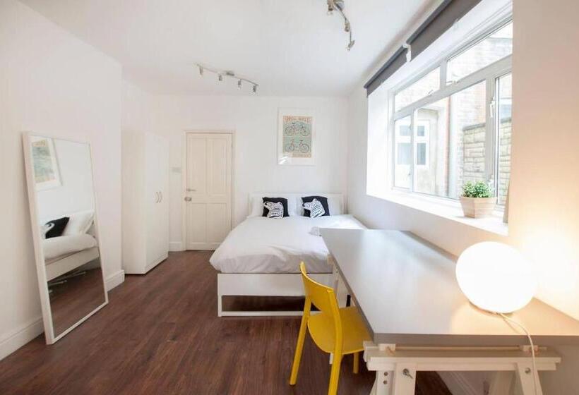 Студия Стандарт, Tooting Broadway Studios & Rooms By Dc London Rooms
