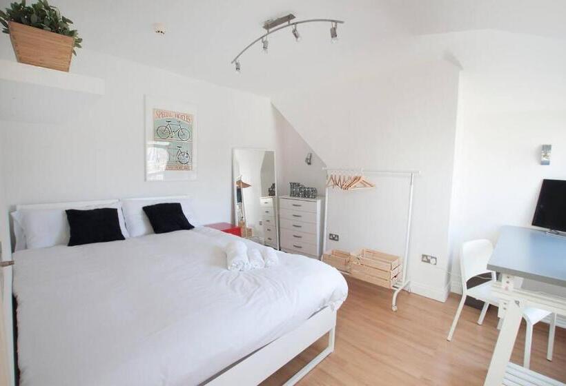 Номер Стандарт Совместная Ванная, Tooting Broadway Studios & Rooms By Dc London Rooms