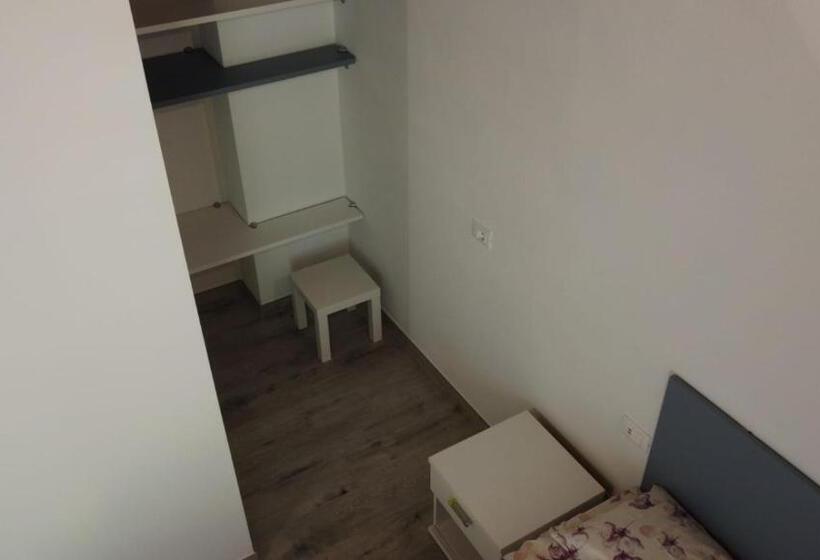 Quarto Triplo Estandar Vista Jardim, Agriturismo Cascina Lert