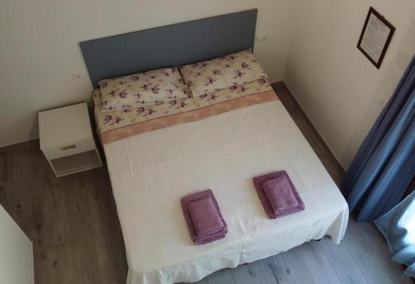 Quarto Triplo Estandar Vista Jardim, Agriturismo Cascina Lert