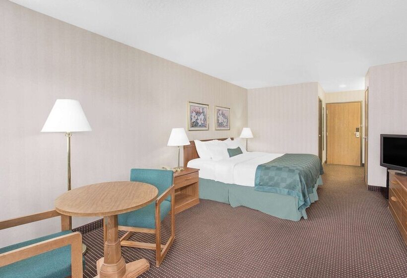 장애인을 위한 스탠다드 룸, Ramada By Wyndham Hancock Waterfront