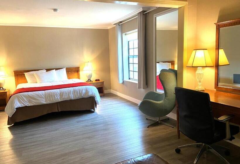 스위트 킹사이즈 침대, Ramada By Wyndham Los Angeles/wilshire Center