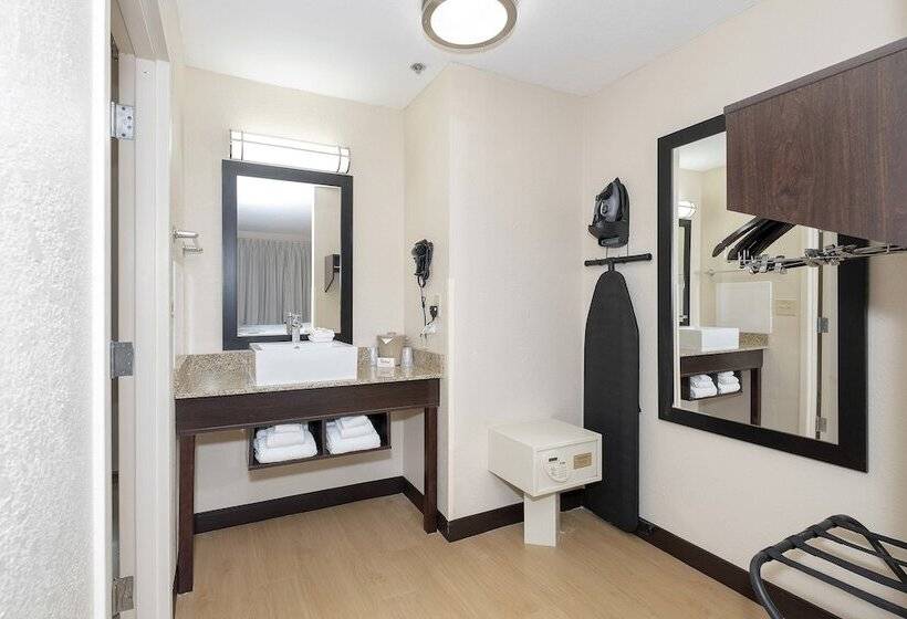 Люкс, Red Roof Inn Plus+ Jacksonville – Southpoint