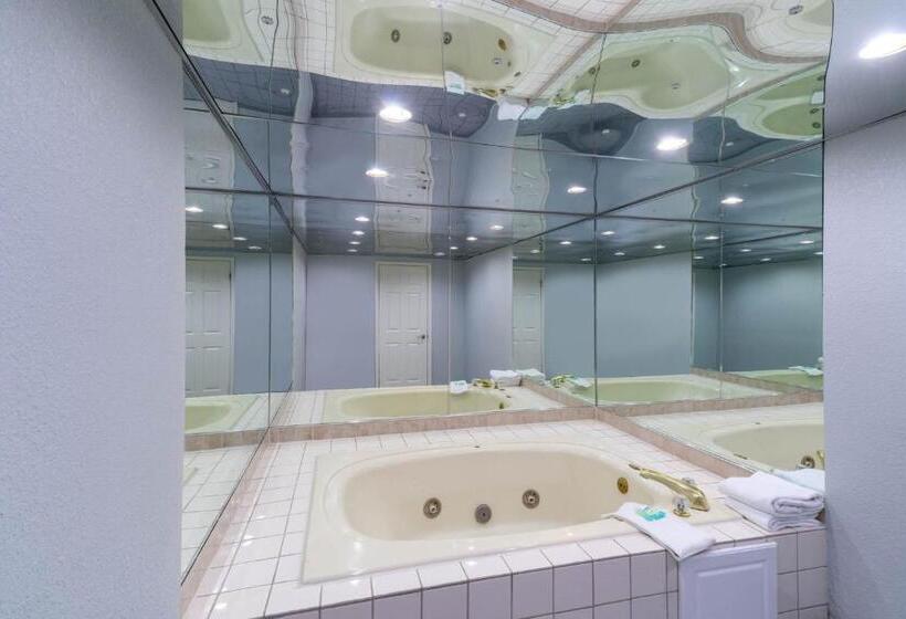 キングサイズベッドのデラックスルーム, Travelodge By Wyndham Pigeon Forge