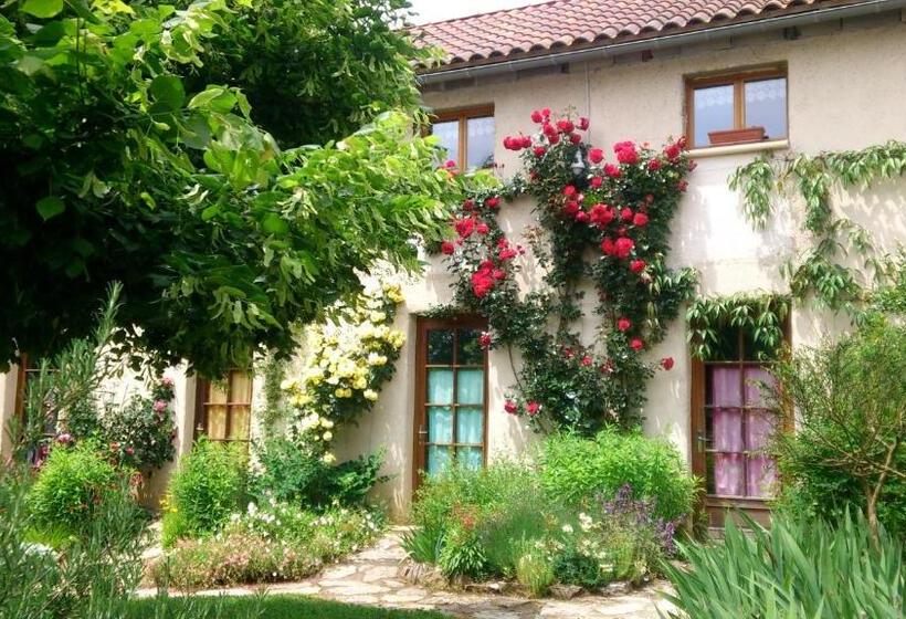 Номер Стандарт Вид на Сад, Paysannerie Des Versanes   Chambres Et Gîte