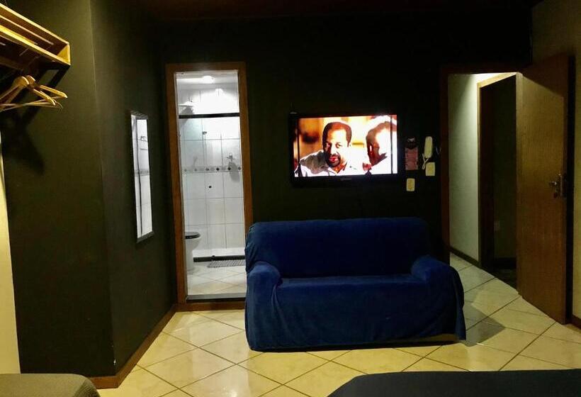 스위트, Regi House Hostel