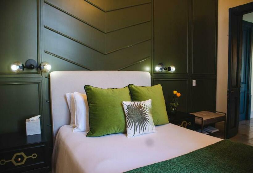 استودیوی لوکس, Gala Hotel Boutique