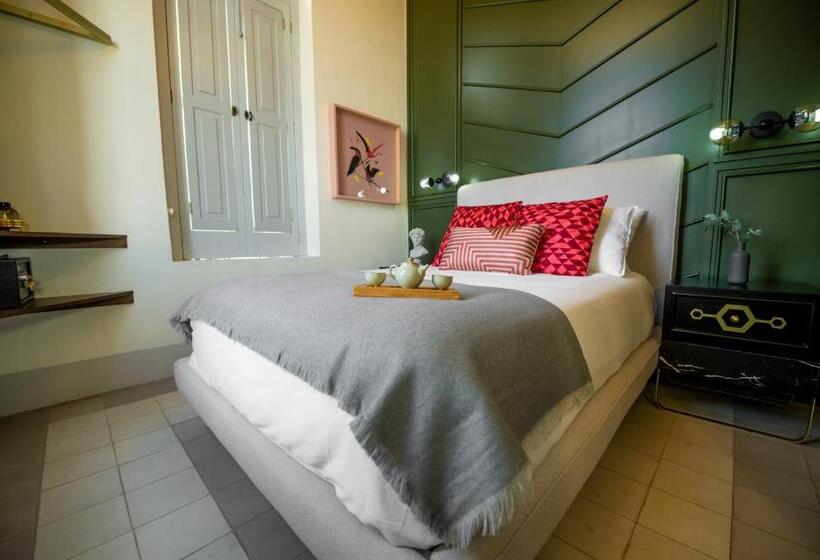 استودیوی لوکس, Gala Hotel Boutique