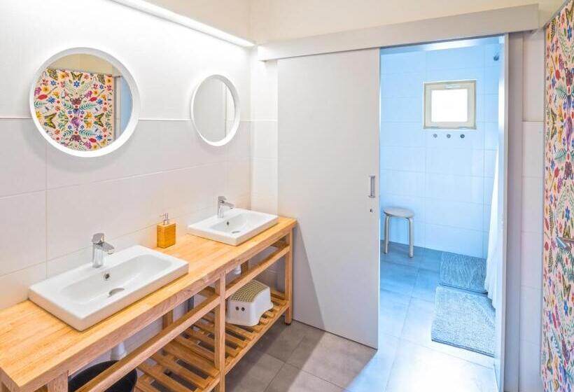 تختخواب در اتاق مشترک, Hostel Zahrada Mikulov