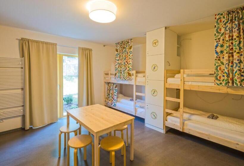 تختخواب در اتاق مشترک, Hostel Zahrada Mikulov