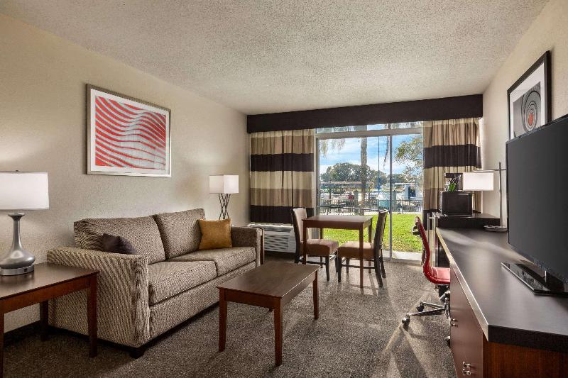 Люкс с Видом, Ramada By Wyndham Sarasota Waterfront