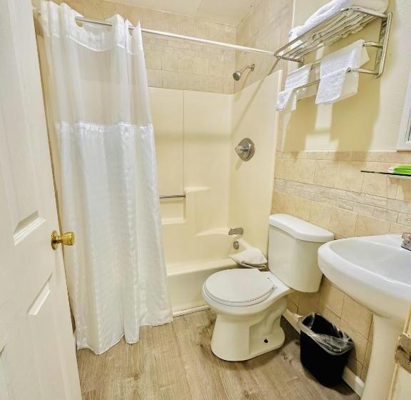 Номер Стандарт, Hampton Motor Inn